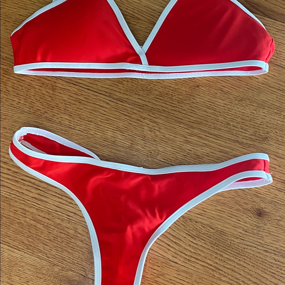 Bikini - Picture 2 of 2